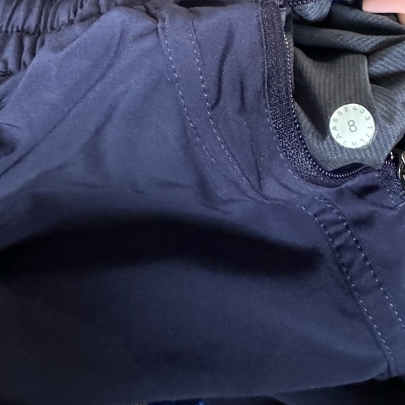 lululemon athletica | **PRELOVED** Hotty Hot Low-Rise Lined Short 2.5” - Picture 6 of 6